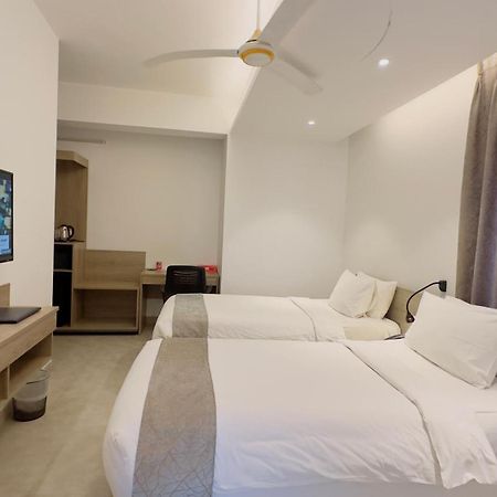 Priyo Nibash Stylish Residential Hotel Dhaka Exterior photo