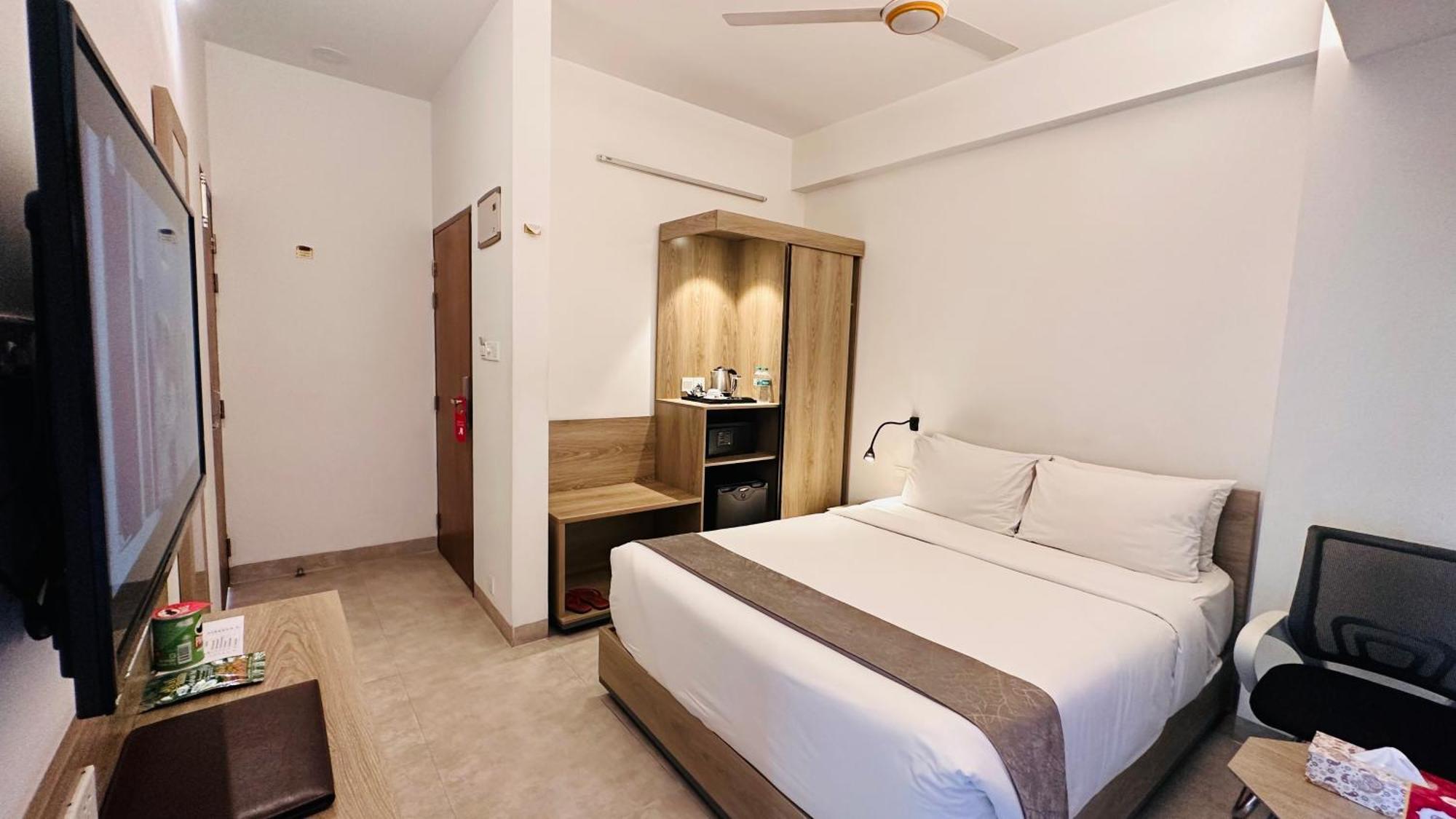 Priyo Nibash Stylish Residential Hotel Dhaka Exterior photo